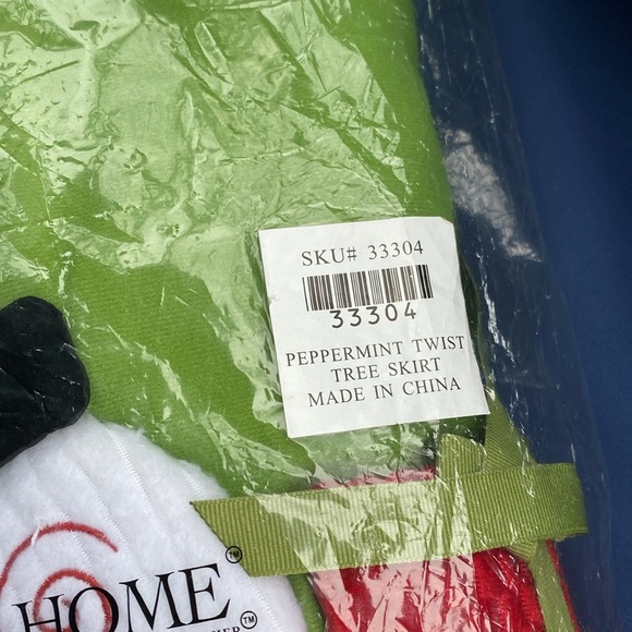 Christmas Tree Skirt - Picture 3 of 6